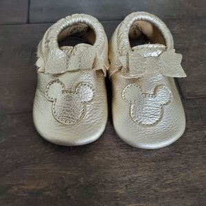 Freshly Picked Platinum Mickey Mini Sole Bow Mocc